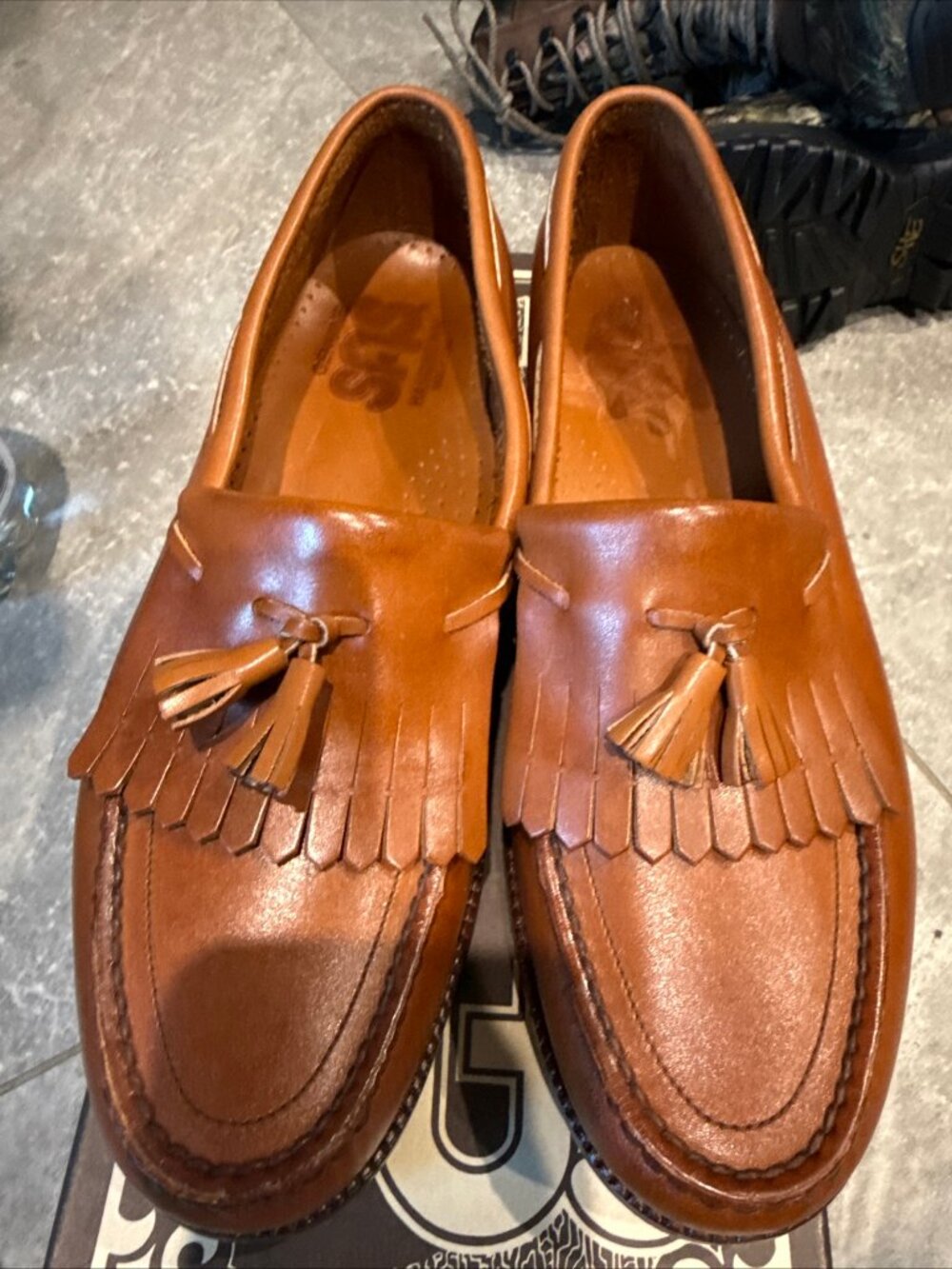 SAS Genuine Handsewn USA Made Mens Loafers Brown Leather Tasseled Kiltie 10M